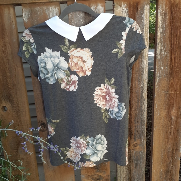 Stardust Tops - ❤ Floral Peter Pan Collar Top XS